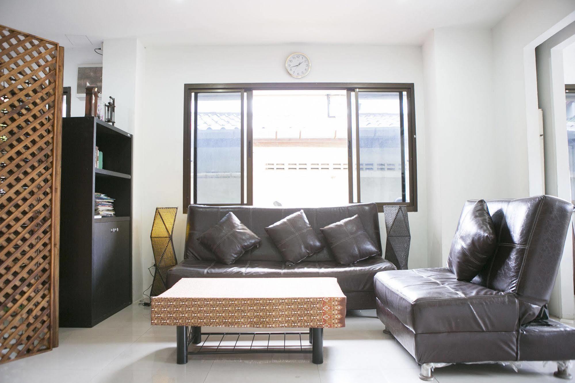 G&B Guesthouse Patong Esterno foto