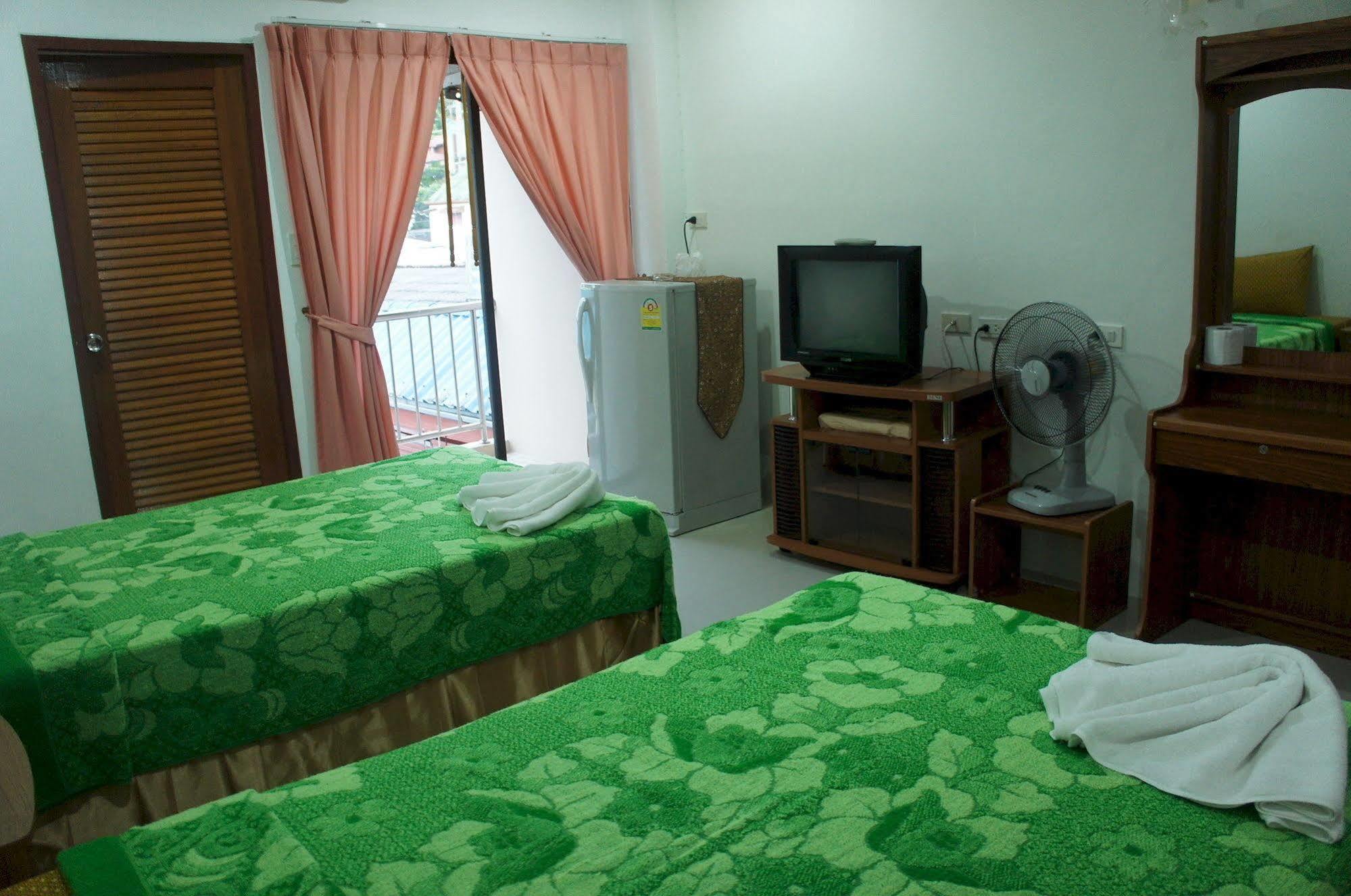G&B Guesthouse Patong Esterno foto