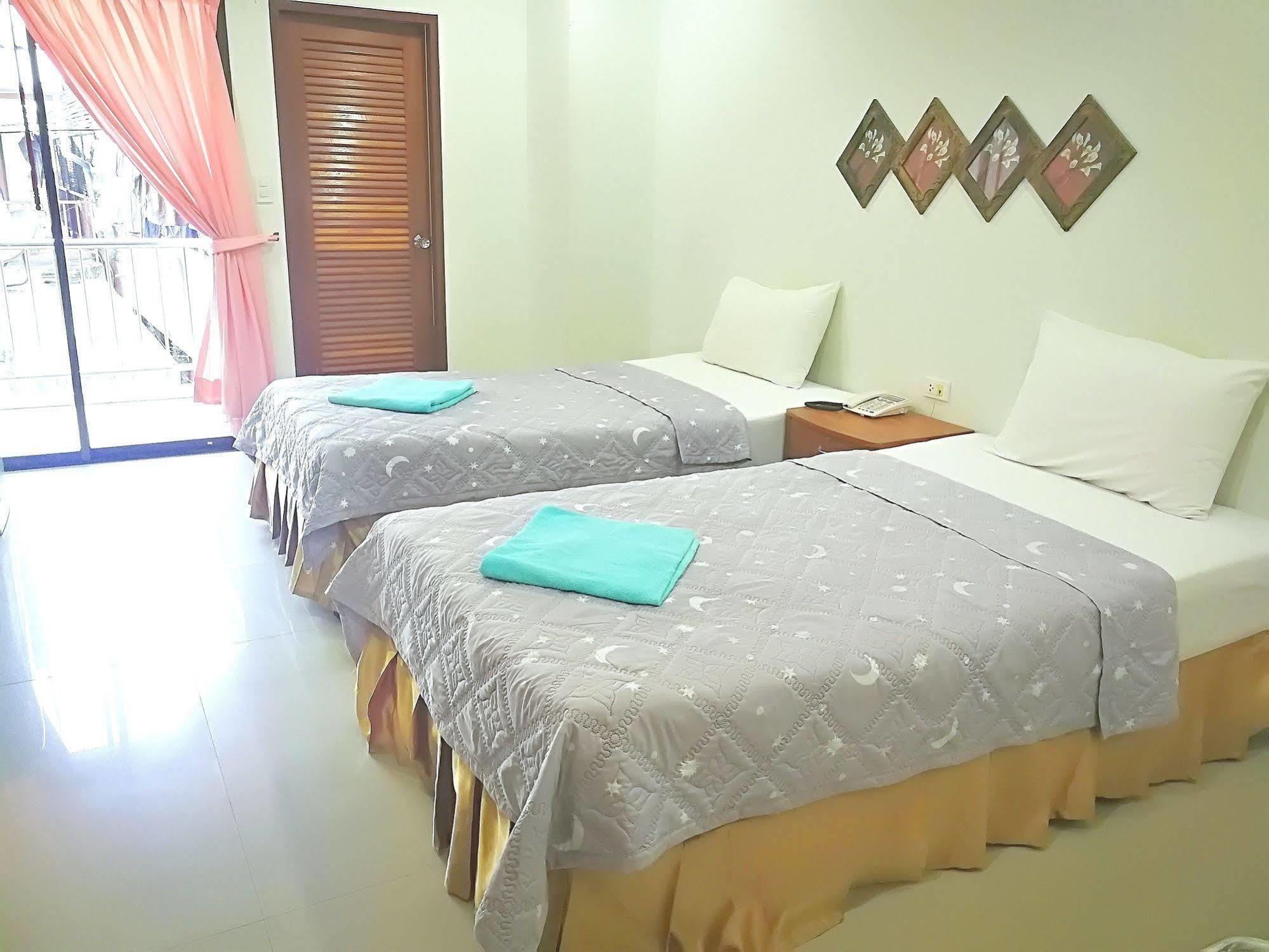 G&B Guesthouse Patong Esterno foto