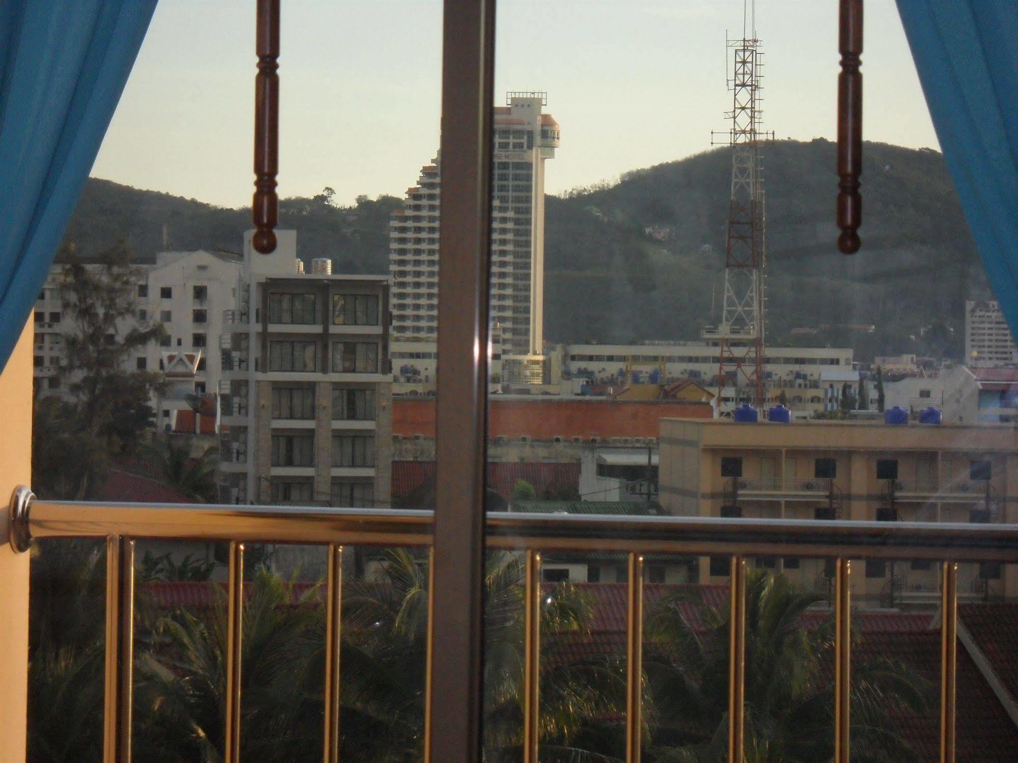 G&B Guesthouse Patong Esterno foto