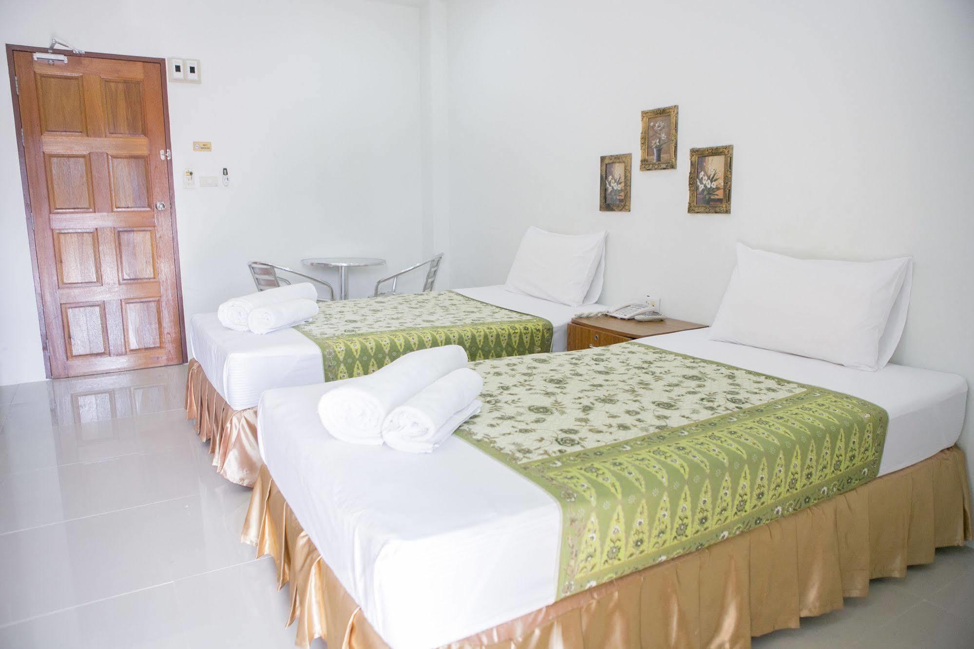 G&B Guesthouse Patong Esterno foto