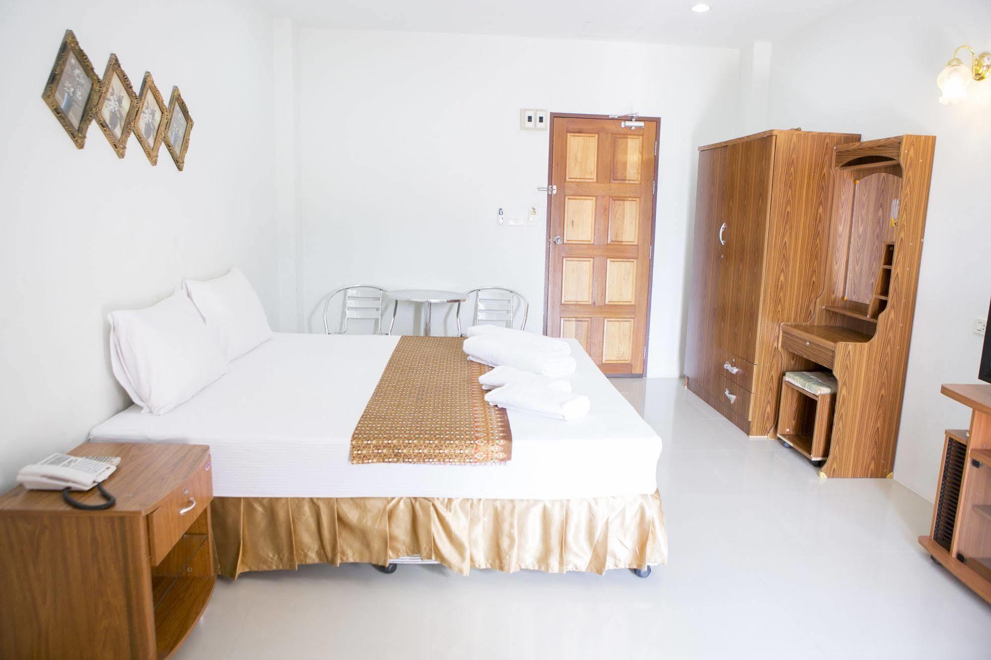 G&B Guesthouse Patong Esterno foto