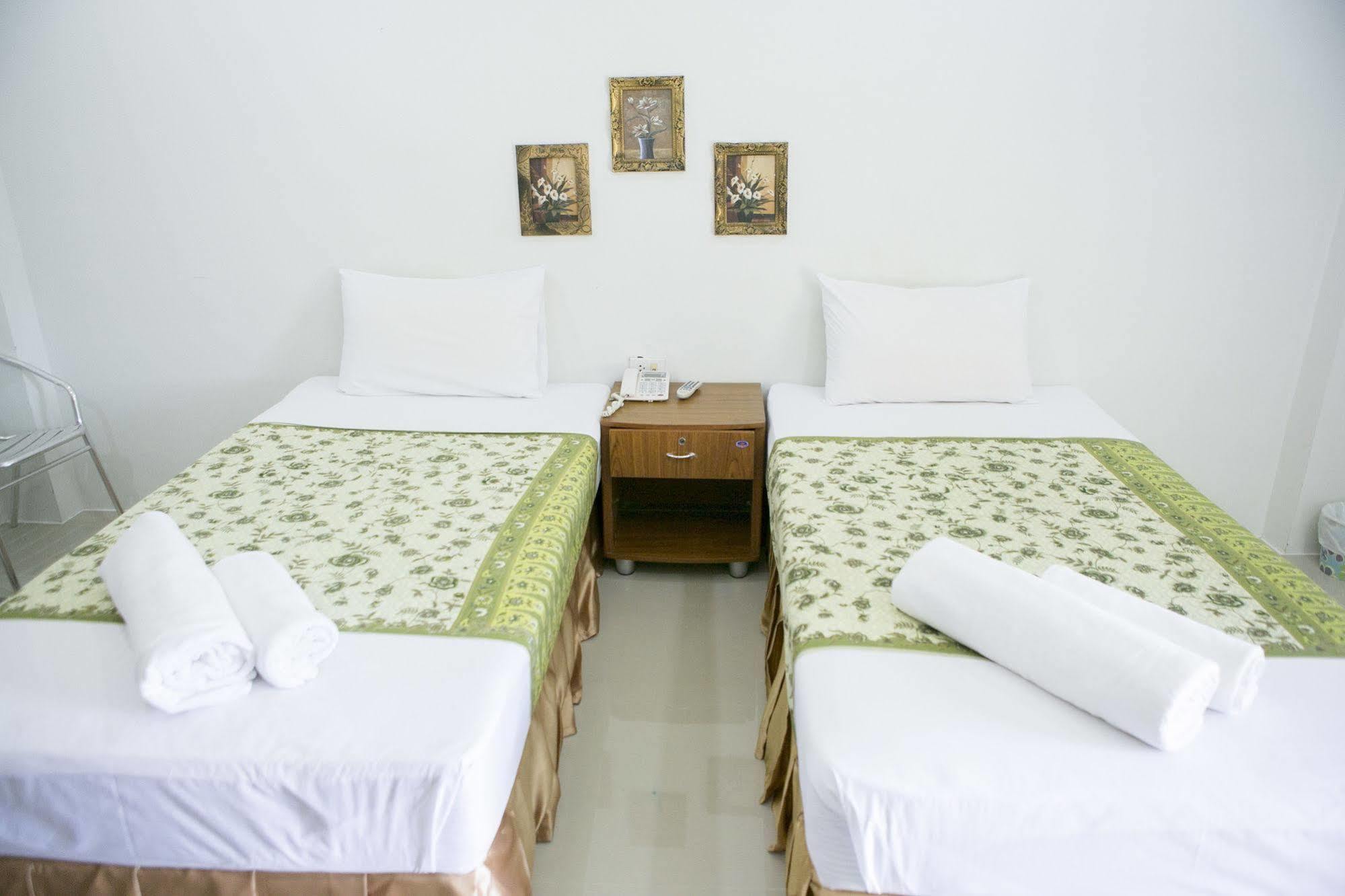 G&B Guesthouse Patong Esterno foto